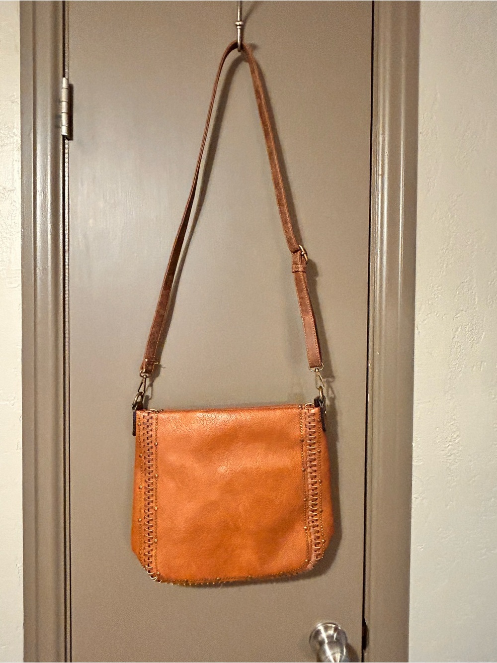 Saddle Brown Leather Crossbody with Whipstitch Detail